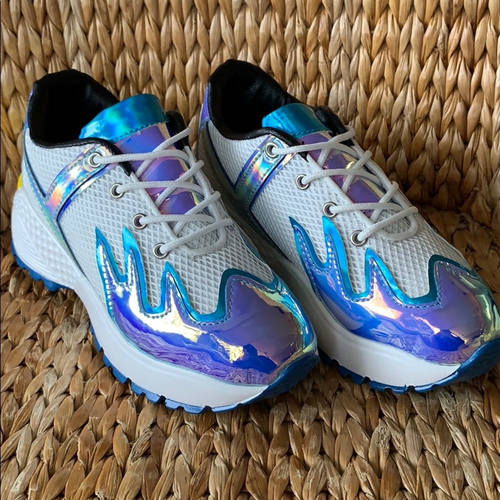 NIB YRU Blaze Holographic Mesh Sneakers